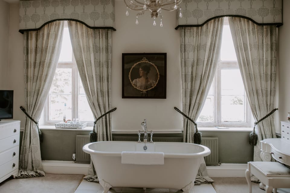 Exclusive House, Ensuite (Allington Manor ) | Free WiFi
