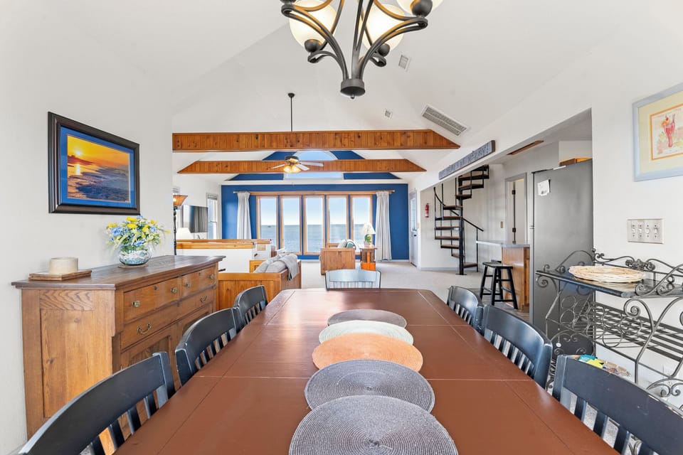 HISA20: Sound Seclusion | Top Level Dining Area