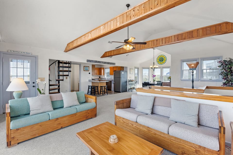 HISA20: Sound Seclusion | Top Level Living Area
