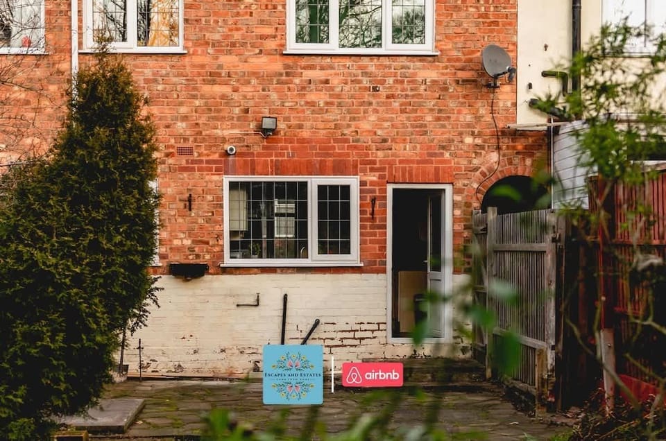 Escape & Estates Serviced Accommodation & Short Lets 			