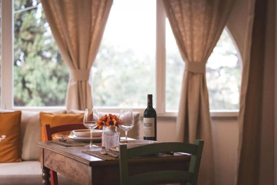Deluxe Suite, Garden View | Dining