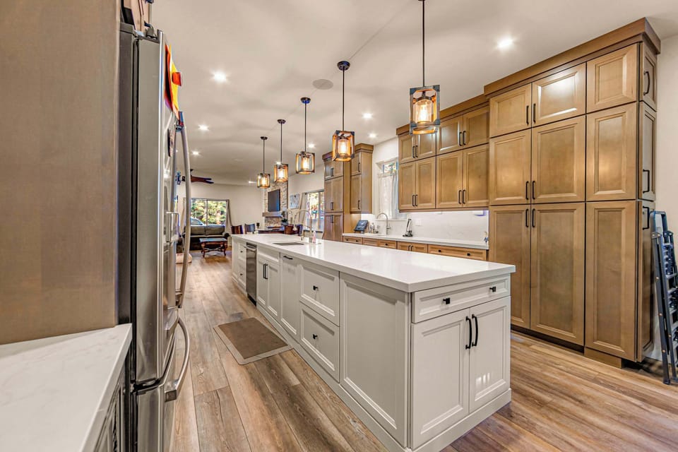 The large, sophisticated kitchen is well equipped for an unforgettable getaway​