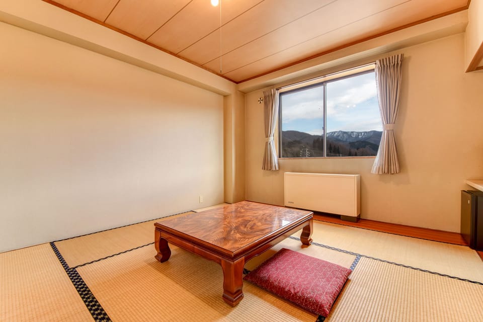 Standard Quadruple Room (Pets are NOT allowed), Non Smoking | Desk