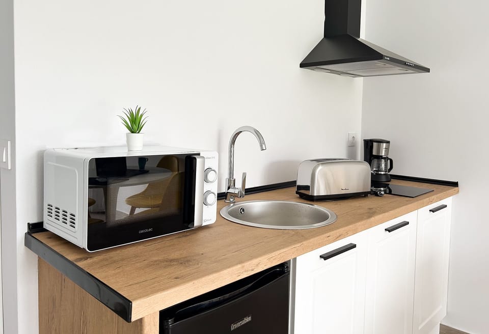 Apartment, 1 Bedroom, Partial Sea View | Private kitchen