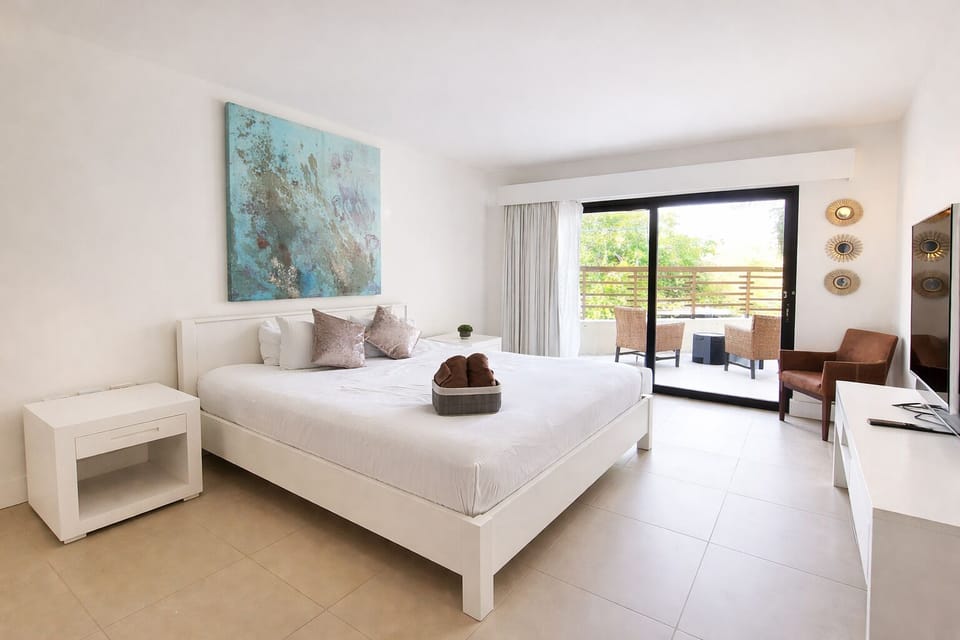 Junior Studio, Balcony, City View | In-room safe, free WiFi
