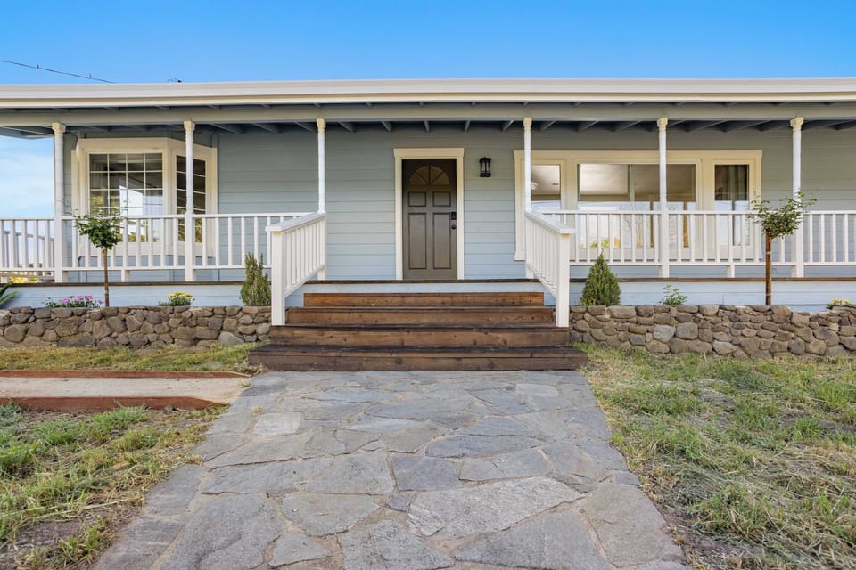Welcome to Hydeaway Ranch. 