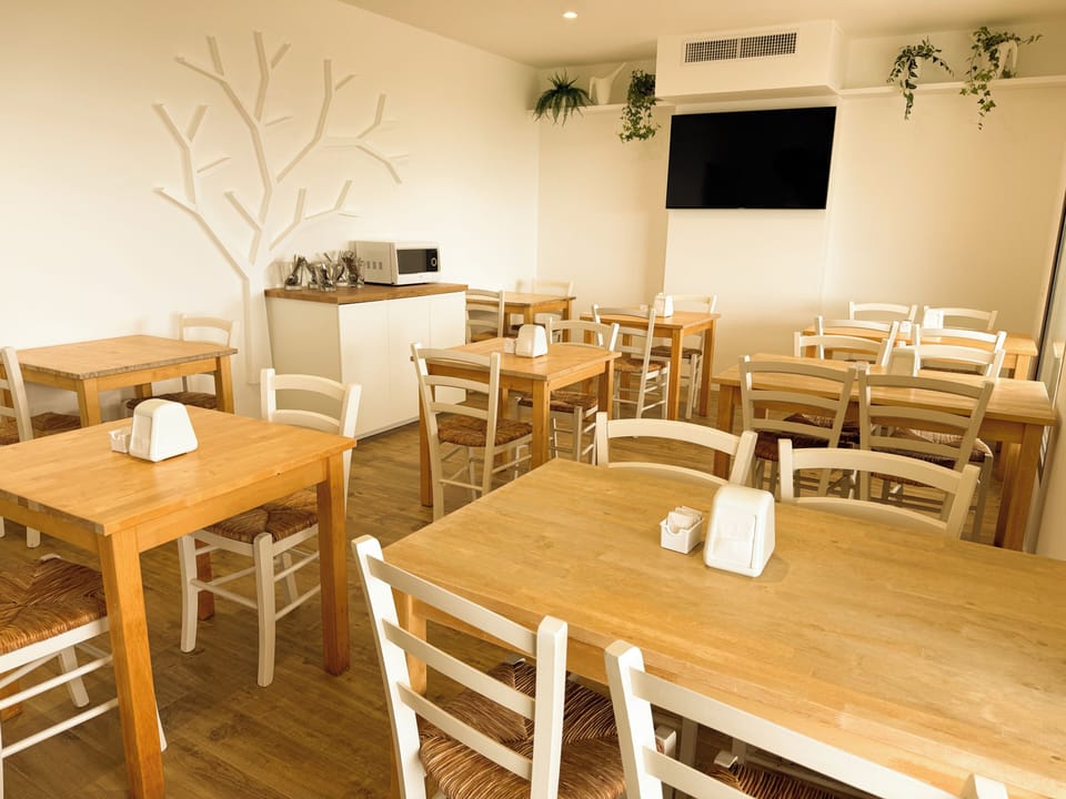 Free daily self-serve breakfast