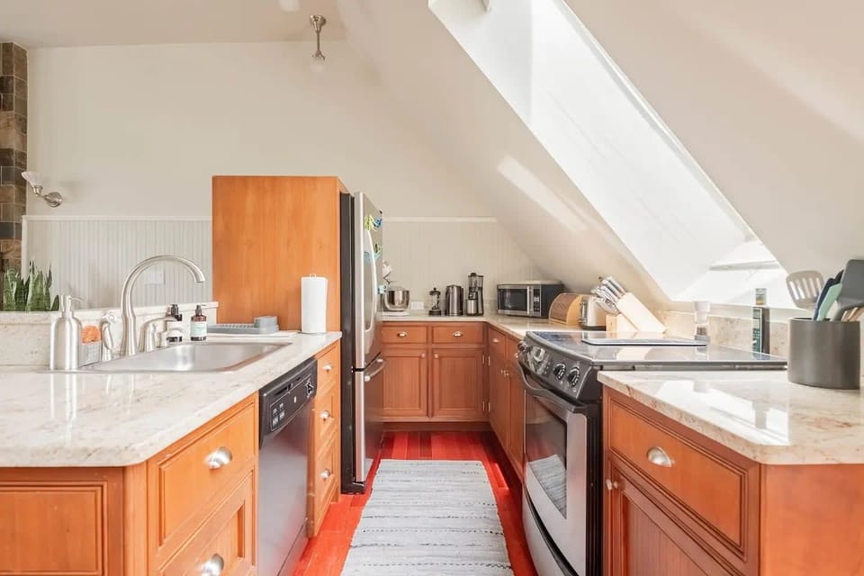 A fully stocked kitchen makes cooking a breeze