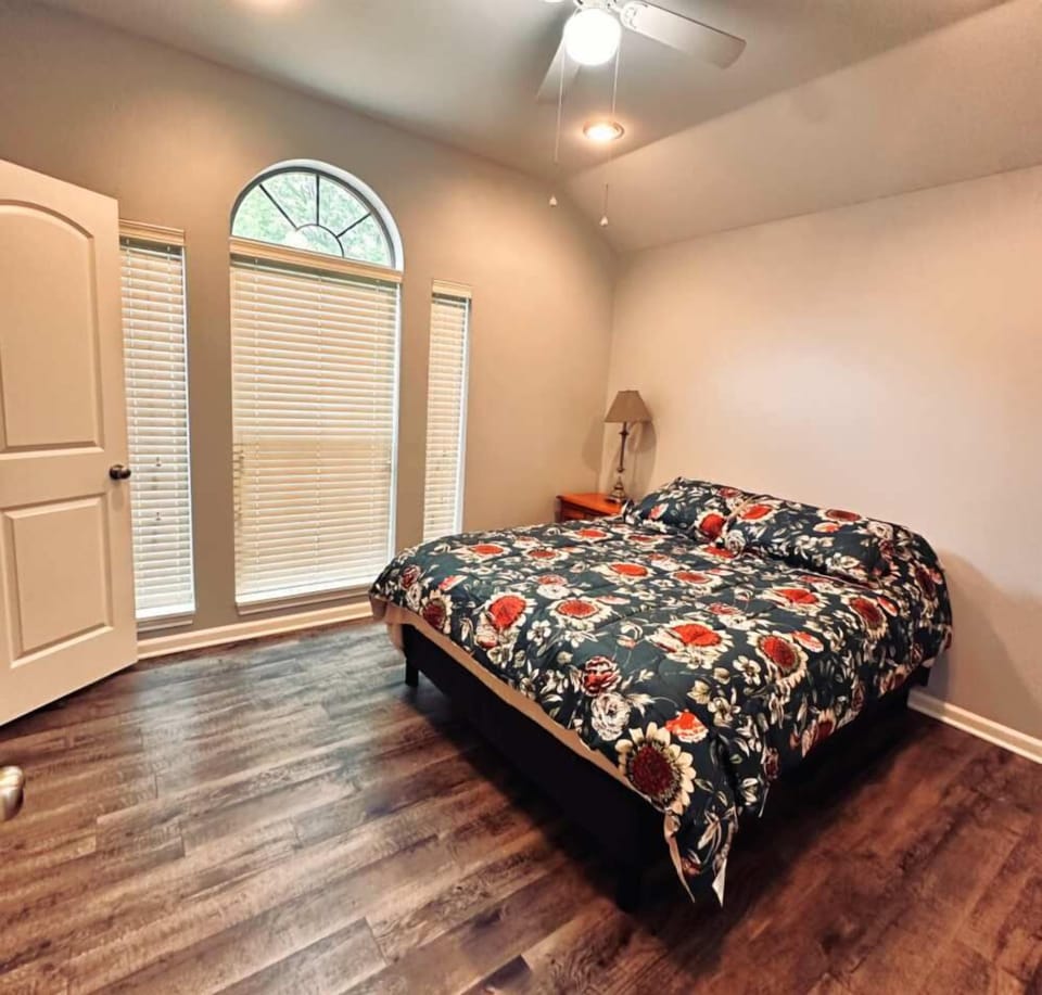 Bedroom 3 (Queen)