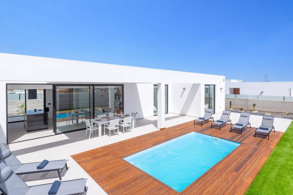 Villa Strelitzia image