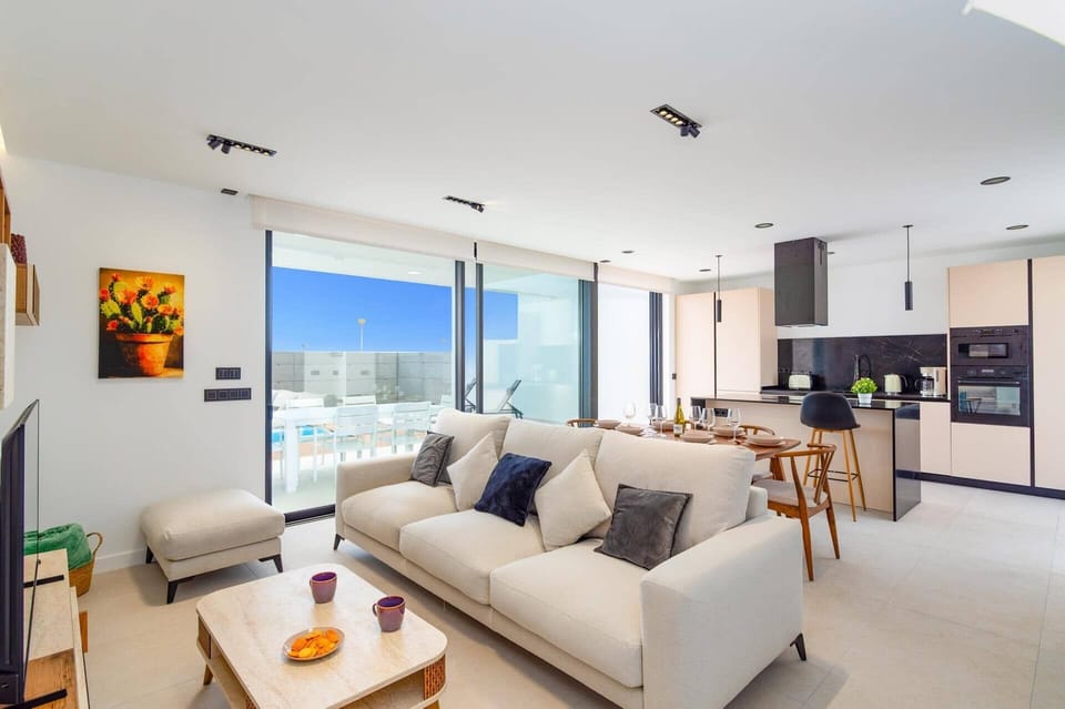 Villa Strelitzia image