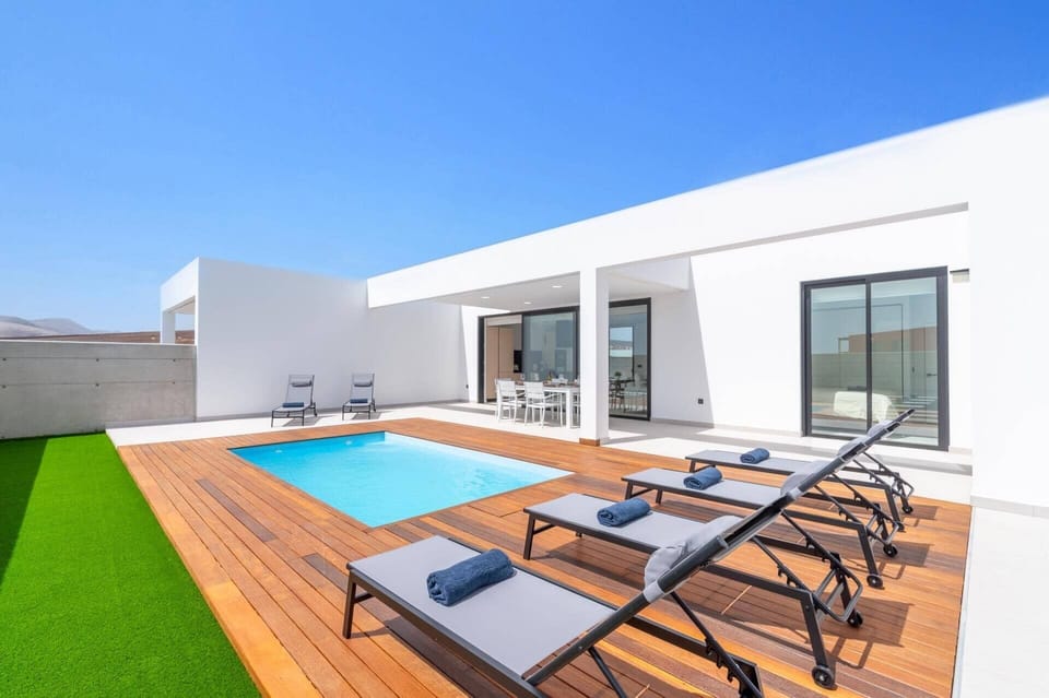 Villa Strelitzia image