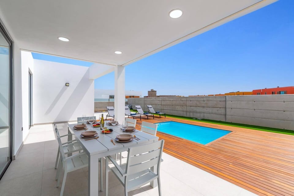 Villa Strelitzia image
