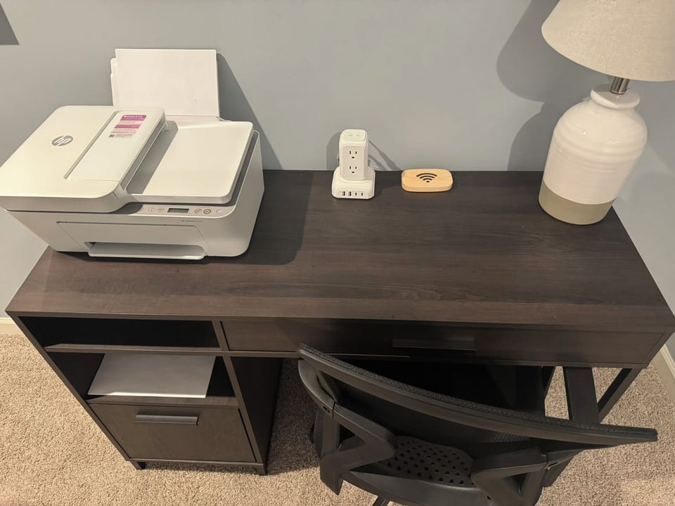Workstation with Wi-Fi Printer, keyboard and mouse