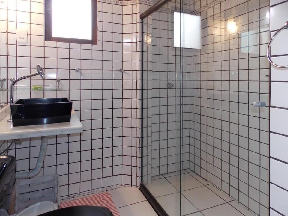 Shower, free toiletries, soap, shampoo