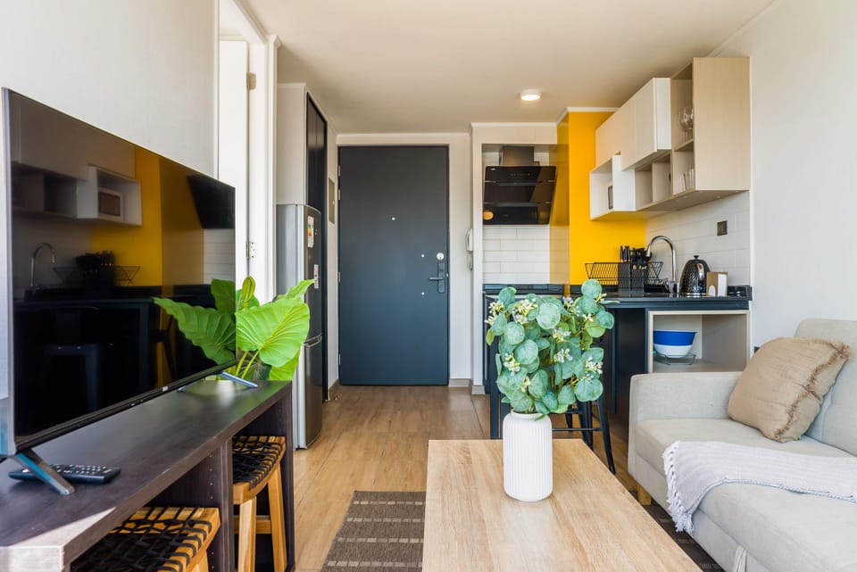 Bright and modern studio with a cozy living area and fully equipped kitchen, perfect for a comfortable stay.