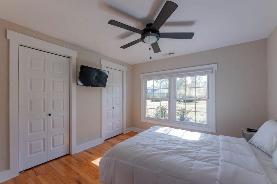Bedroom 4 - Bed and bath linens provided!
