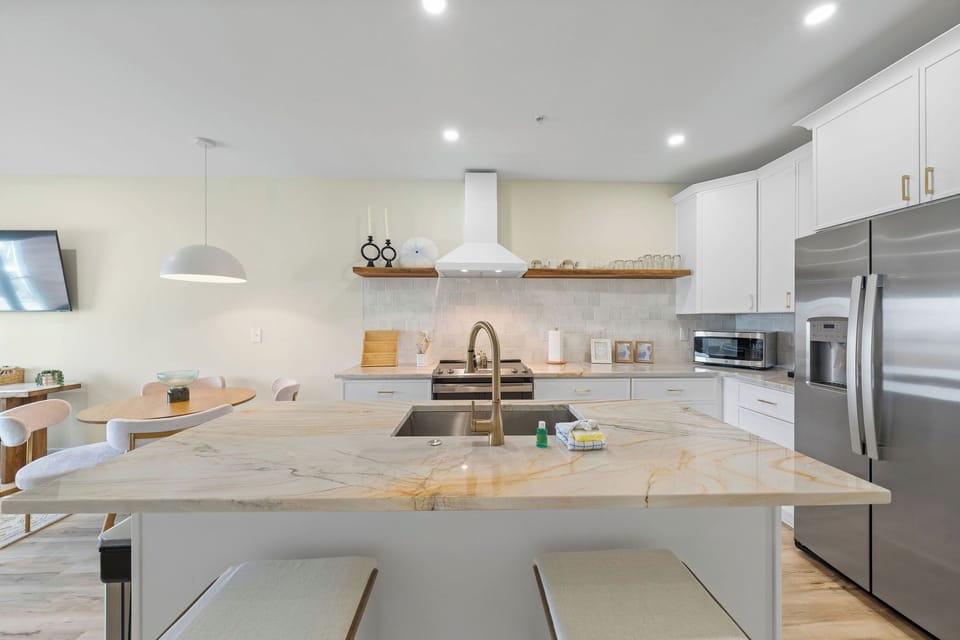 Fully stocked Kitchen