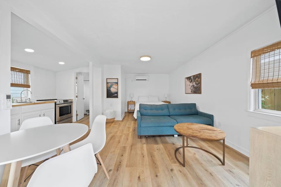 Space for eating, relaxing and sleeping!