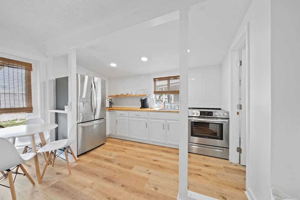 Well equipped Kitchen area for making meals!
