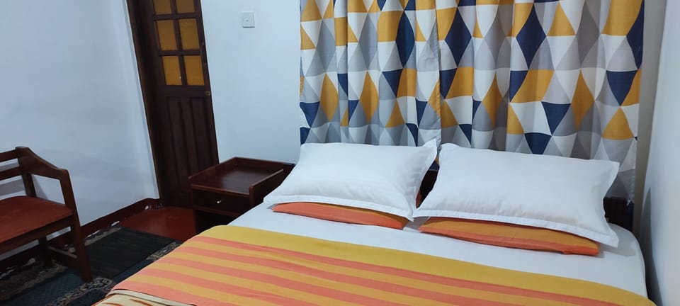 Standard Room, 1 Queen Bed, Private Bathroom, Ground Floor | Egyptian cotton sheets, premium bedding, Select Comfort beds