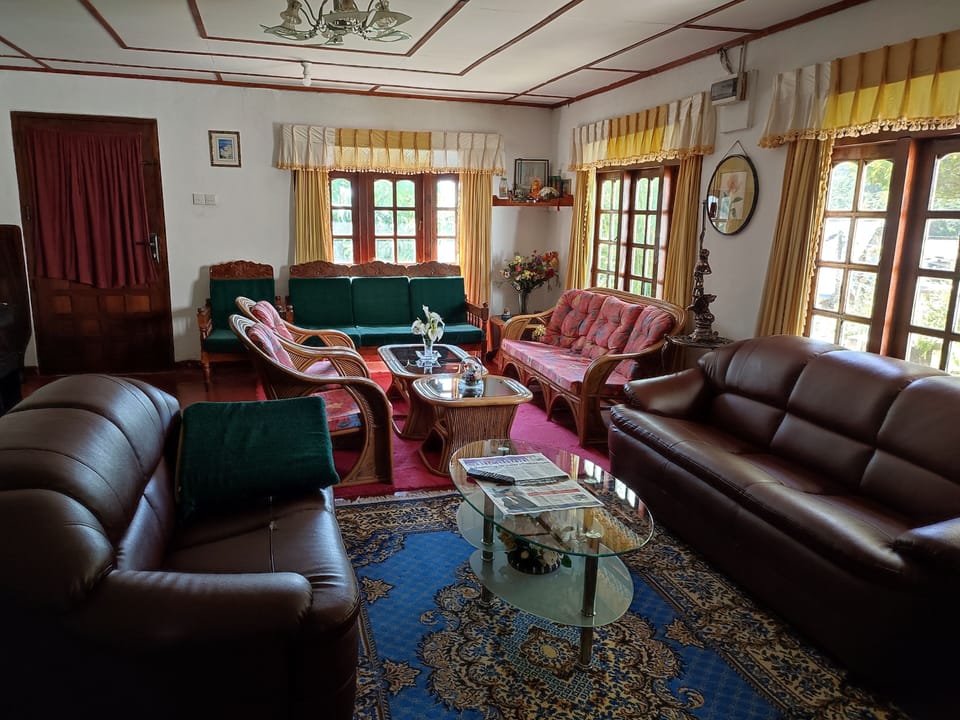 Andrews Hostel Bed and Breakfast in Nuwara Eliya