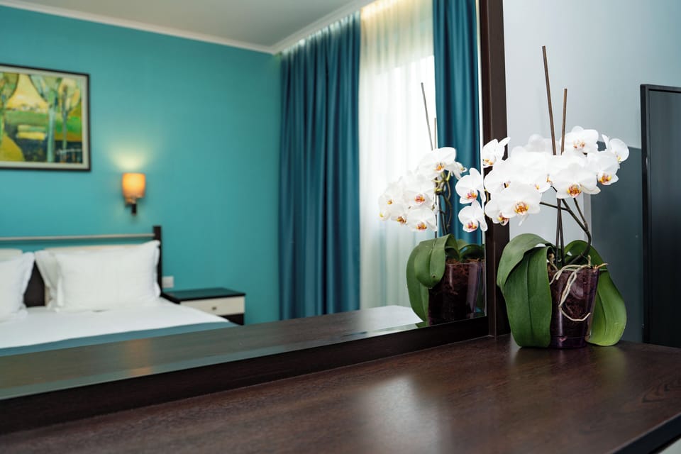 Presidential Apartment | Desk, laptop workspace, soundproofing, free cribs/infant beds