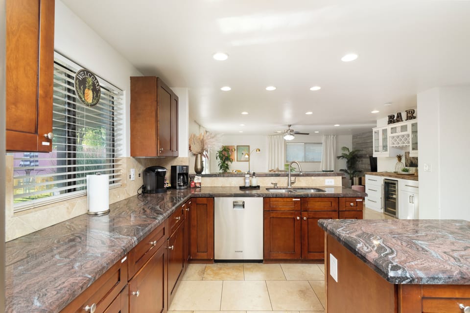 Fully equipped kitchen with plenty of space for preparing meals