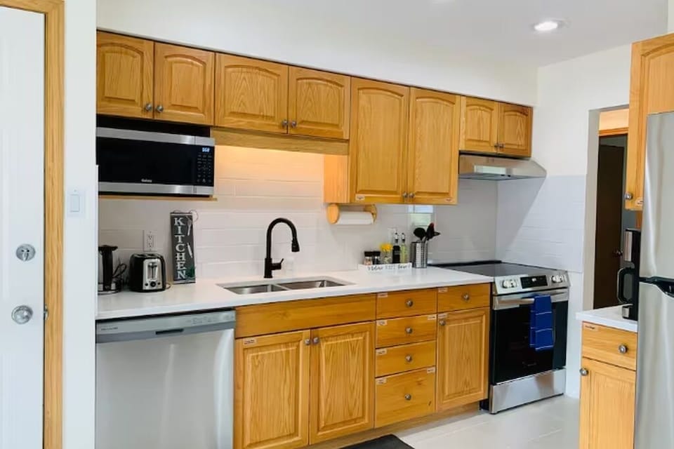 Main Floor Full Kitchen