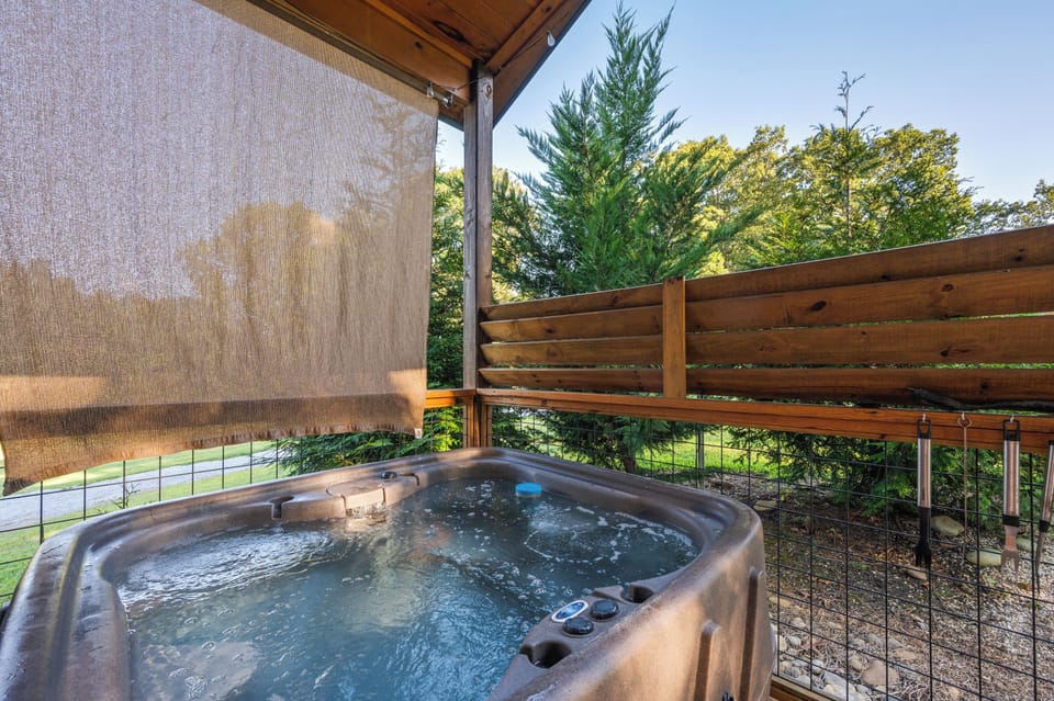 Unwind in the hot tub with fresh air