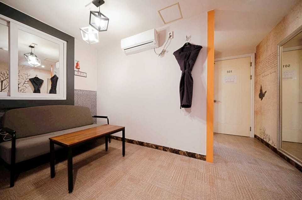 Deluxe Room | Desk, soundproofing, free WiFi