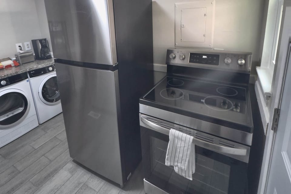 Kitchen Stove/Oven and Refrigerator