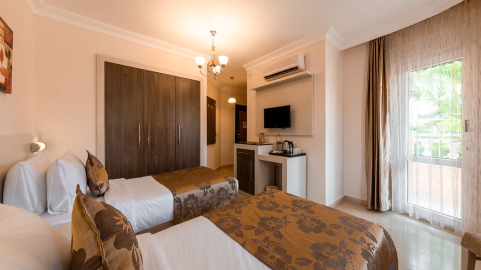 Standard Double or Twin Room | Minibar, in-room safe, desk, free cribs/infant beds