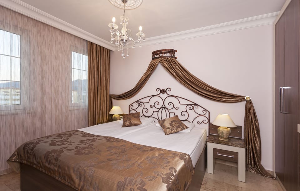 Minibar, in-room safe, desk, free cribs/infant beds