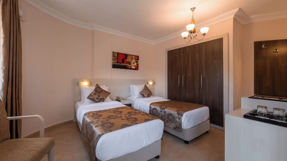 Standard Double or Twin Room | Minibar, in-room safe, desk, free cribs/infant beds