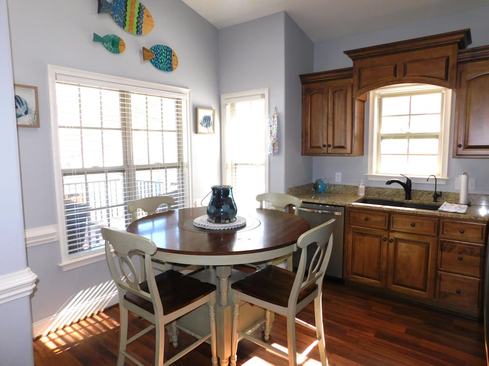 Kitchen table, seating for 4