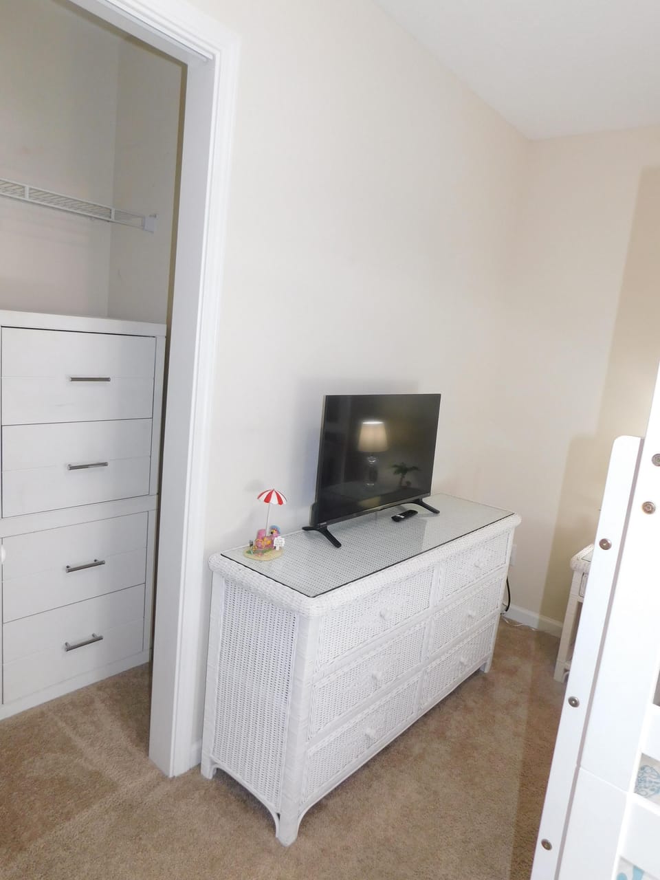 Bunkroom tv, clothing storage in closet