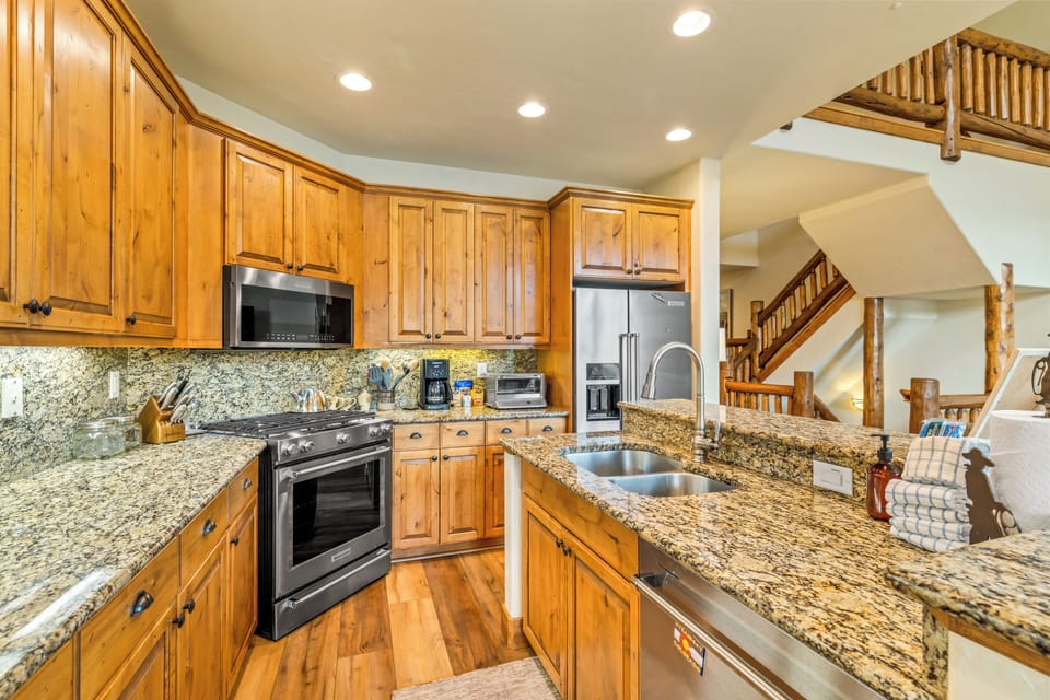 The well-equipped kitchen makes everything from quick breakfasts to holiday feasts easy