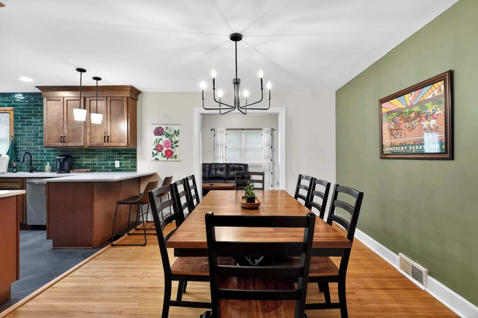 Dining Area: A cozy dining space perfect for shared meals and conversation.