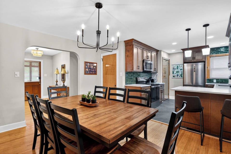 Dining Area: A cozy dining space perfect for shared meals and conversation.