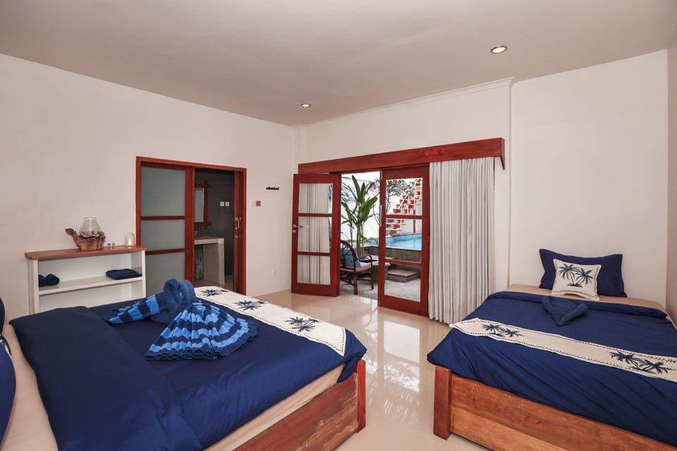 Deluxe Triple Room, Multiple Beds | WiFi (free), bed sheets