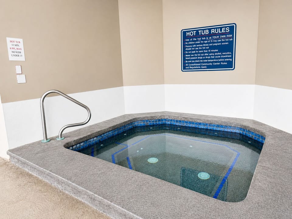 Community Hot tub in the pool area.