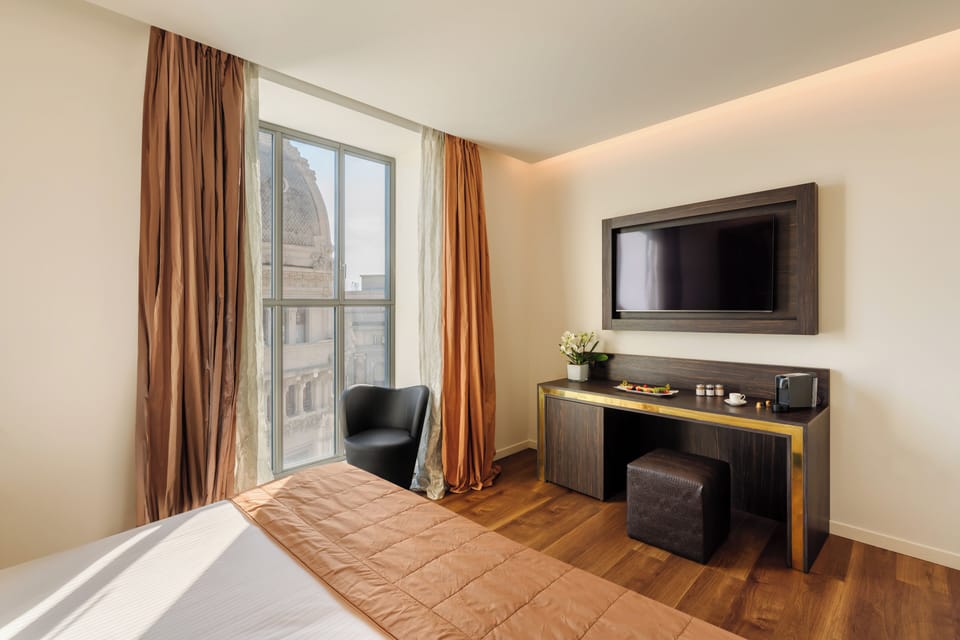Executive Double or Twin Room | Hypo-allergenic bedding, down comforters, pillowtop beds, minibar
