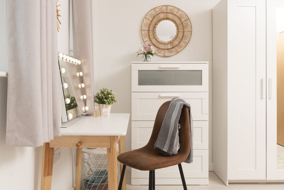 Dressing table within bedroom 2 with mirror and clothes storage - Trelantis, 5 Gwelva
