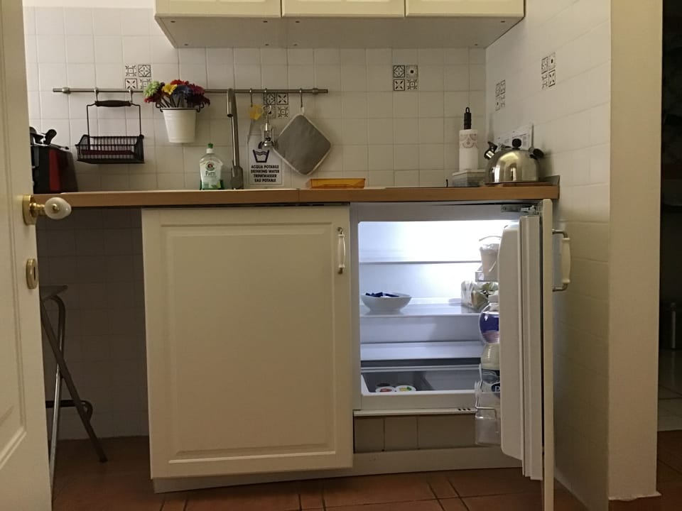 Free daily self-serve breakfast