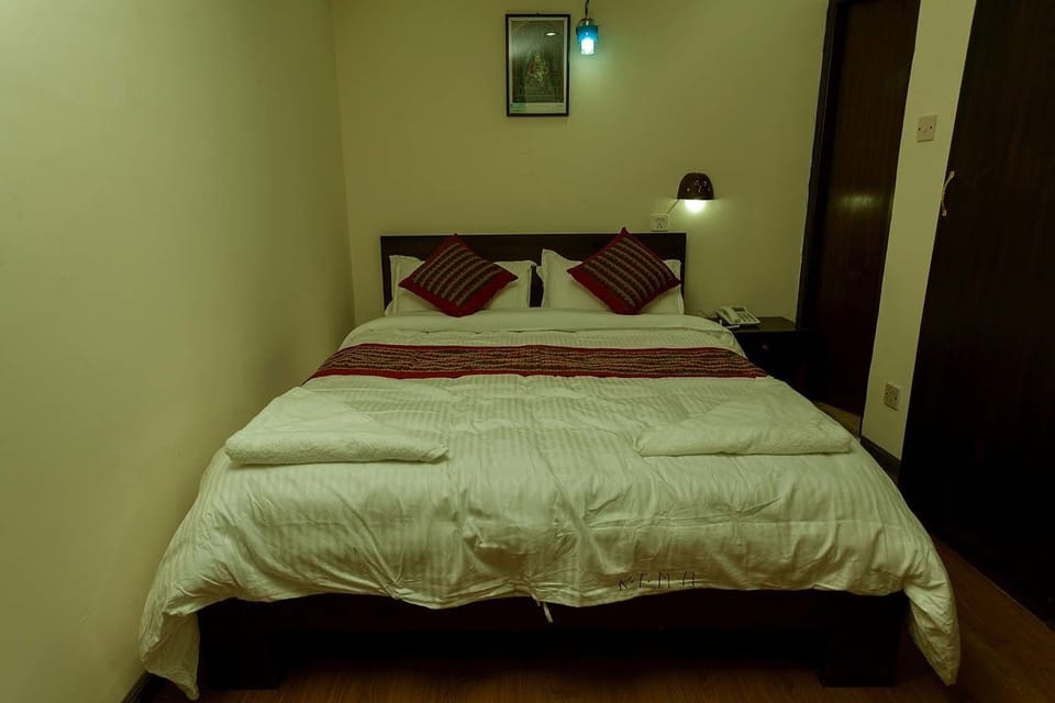 Iron/ironing board, rollaway beds, free WiFi