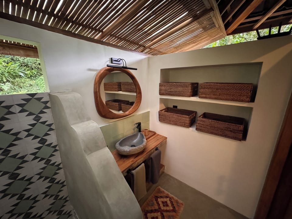 Comfort Double Room, Balcony, Garden View | Bathroom
