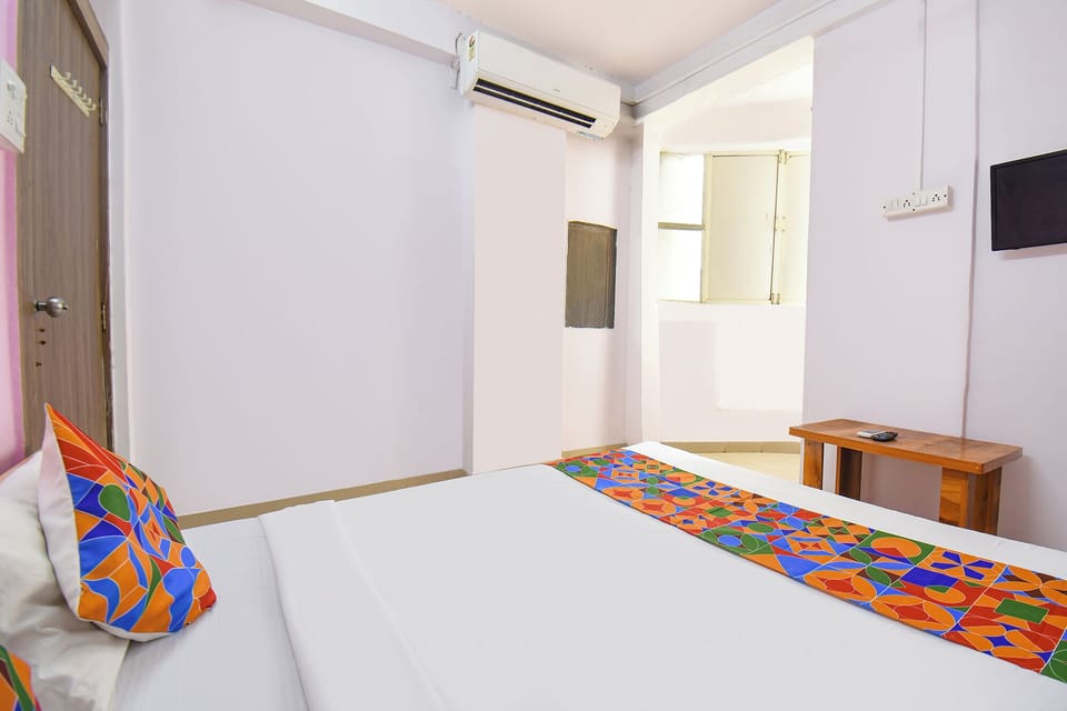 Egyptian cotton sheets, premium bedding, in-room safe, free WiFi