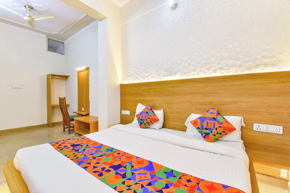 Egyptian cotton sheets, premium bedding, in-room safe, free WiFi