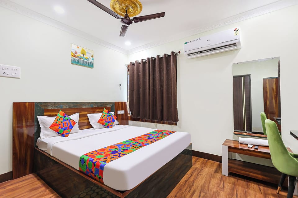 Deluxe Room | Egyptian cotton sheets, premium bedding, in-room safe, WiFi (free)